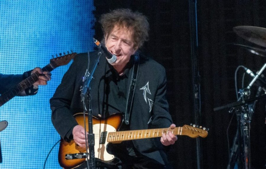 Bob Dylan rikthen në skenë  I Shall Be Released  pas 18 vjetësh