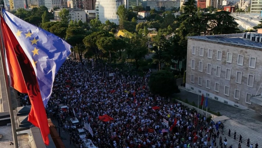 Euronews  Protesta përplas Shqipërinë me Iranin
