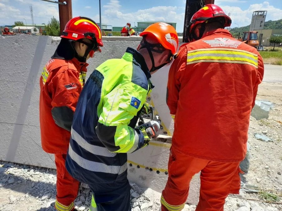 FSK ja dhe Forcat e Armatosura të Shqipërisë zhvillojnë trajnim të përbashkët për kërkim shpëtim urban
