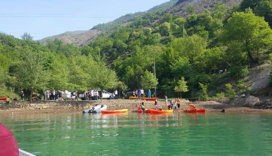 humbi-kontrollin-e-mjetit-lundrues-dhe-ra-ne-uje-mbytet-ne-liqen-37-vjecari-shqiptar