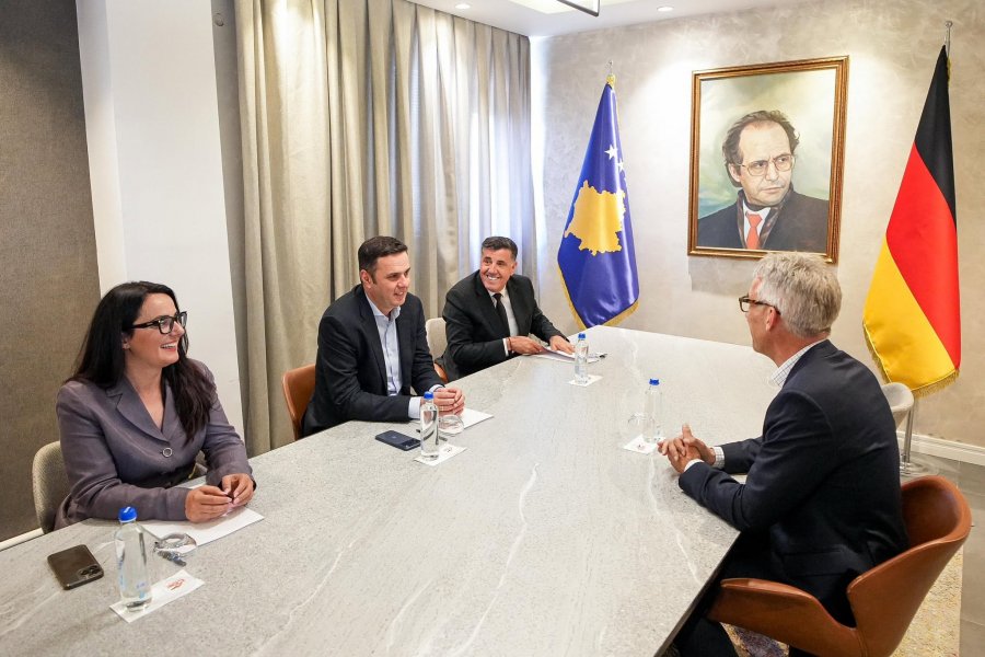 Abdixhiku pret ambasadorin gjerman: Vendi ka nevojë për stabilitet politik dhe institucional