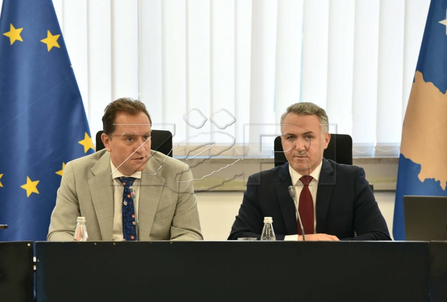 zyrtari-i-komisionit-evropian-kosova-duhet-t-i-pershpejtoje-reformat-mund-t-i-perfitoje-deri-ne-880-milione-euro