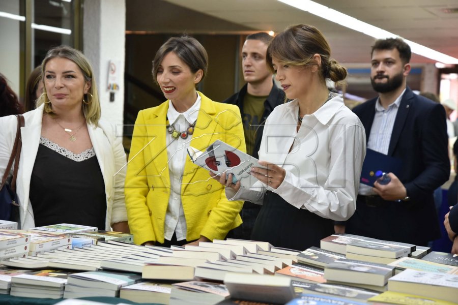 Hapet Panairi i Librit  Haxhiu  Duhet të flasim për vendin që libri s po e zë në jetën tonë të përditshme