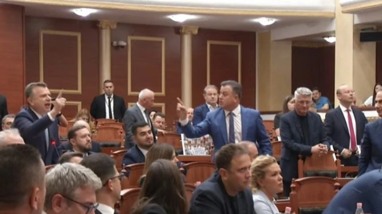 Tensione në Kuvendin e Shqipërisë, Balla: Sali Berisha të sfidoj, dil sot në protestë