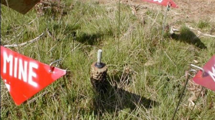 Gjendet një minë anti-tank në malet e Junikut, ishte vendosur në shtigjet e furnizimit të UÇK-së  [Video] 