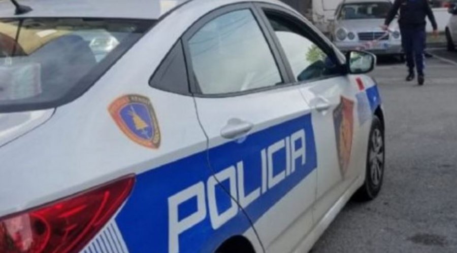 Shqipëri: Kërcënoi taksistin me thikë dhe ia vodhi paratë, arrestohet i dyshuari