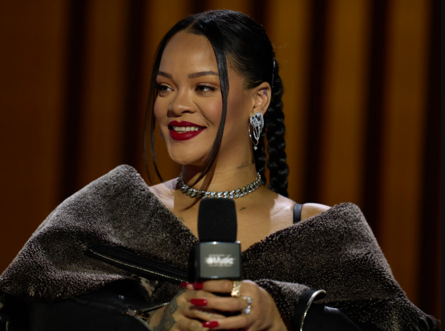 Rihanna hyn në histori  gruaja e parë me ngjyrë që arrin këtë sukses
