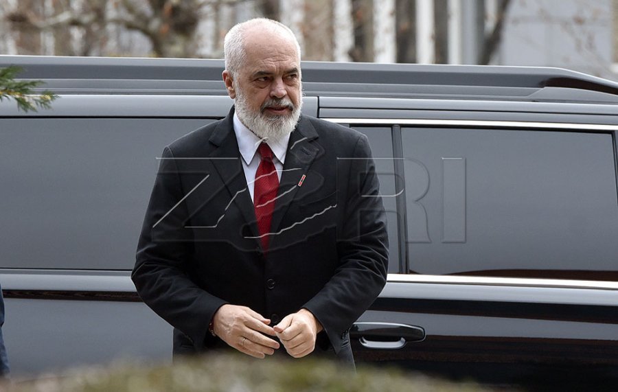 Edi Rama për protestat  Nga Kosova e Maqedonia po vijnë për ta  shpëtuar  Shqipërinë