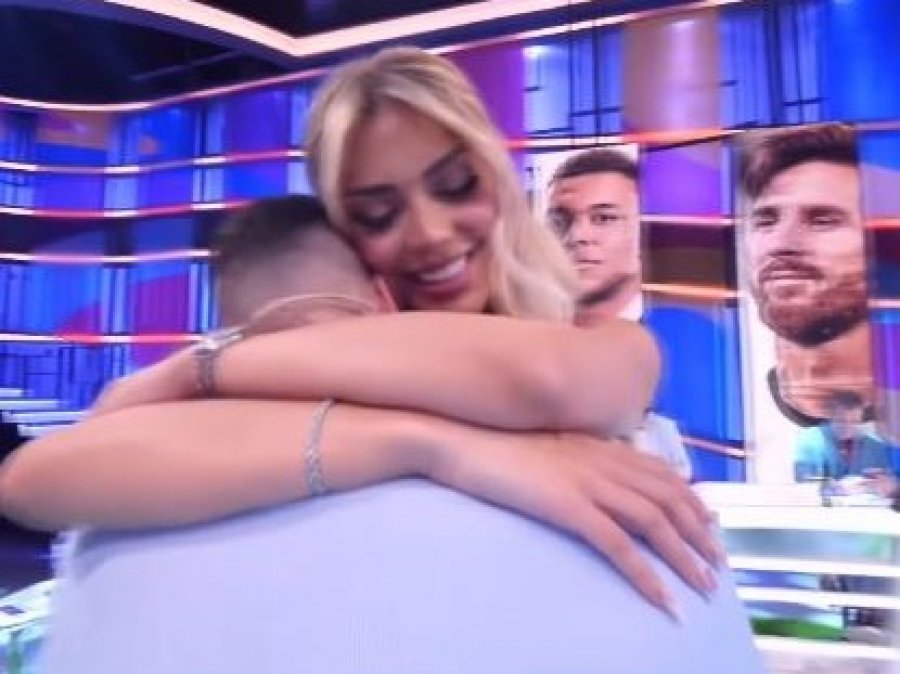  Shkrihen akujt   Mateo dhe Brikena përqafohen live në emision