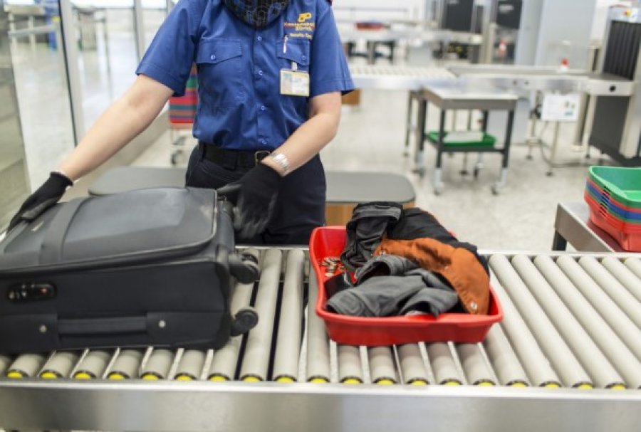 Nga e premtja  aeroporti i Cyrihut lehtëson rregullat për lëngjet në bagazhet e dorës