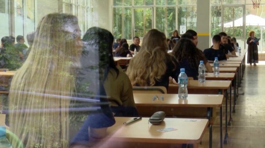 Rreth 27 mijë maturantë në Shqipëri i nënshtrohen testit të fundit të Maturës