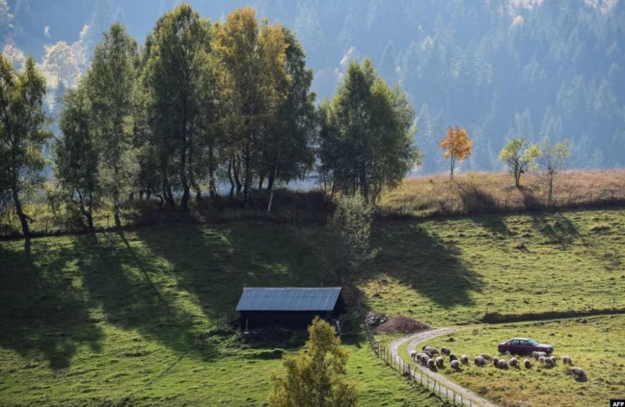 ne-kosove-ndihesh-si-ne-familje-turistet-zbulojne-perlen-e-fshehur-mes-maleve-te-ballkanit