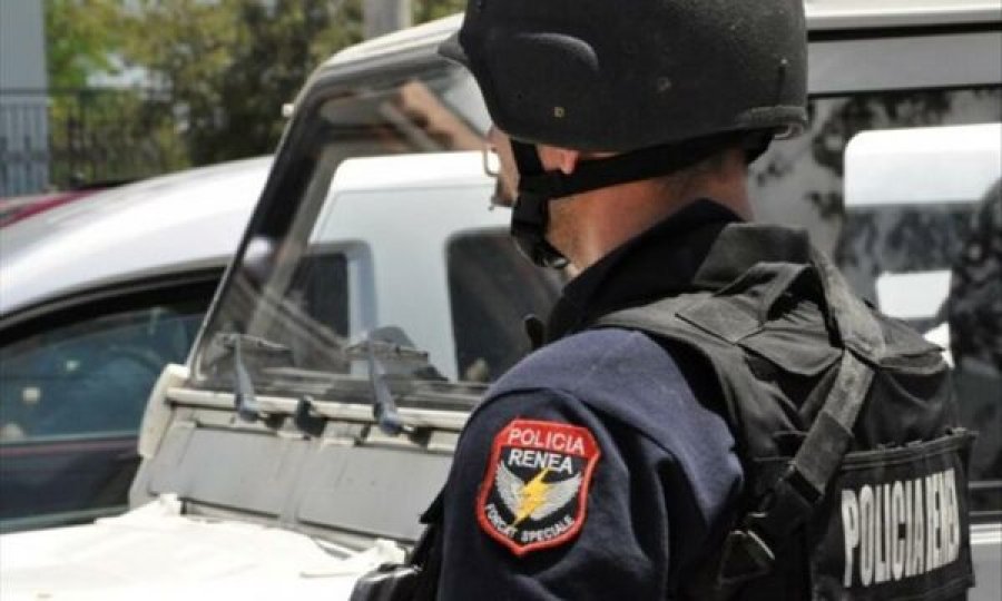 Ngjarje e rëndë në Elbasan  i moshuari i hedh benzinë gruas dhe ia vë flakën