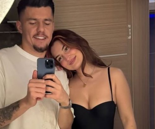 Vesa publikon fotografinë simpatike me Mirlindin dhe vajzën