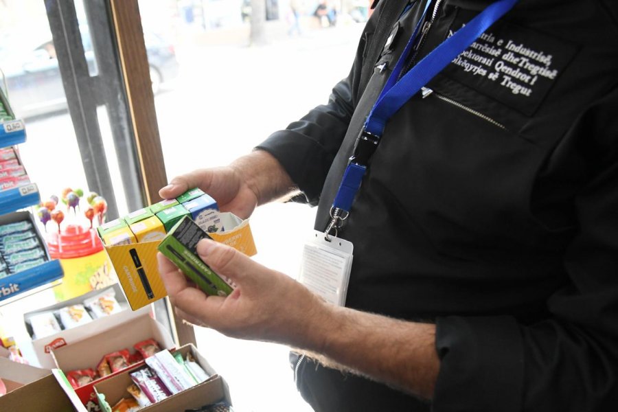 Intensifikohen kontrollet ndaj shitjes së cigareve elektronike te të miturit