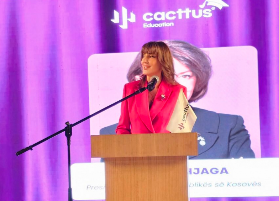 Atifete Jahjaga inkurajon të rinjtë e diplomuar të ndërtojnë të ardhmen në Kosovë