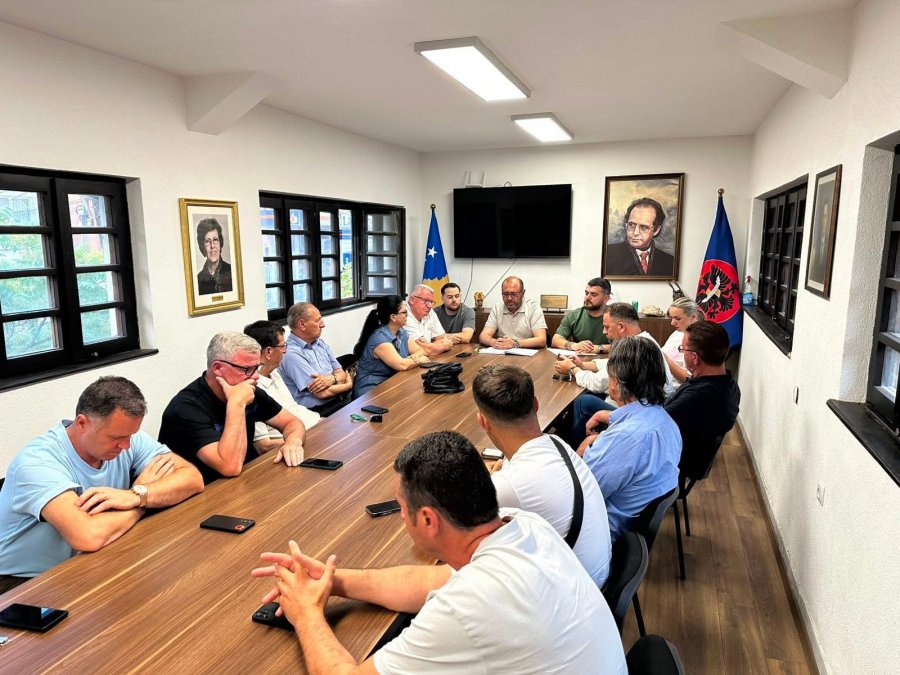 Shtohet presioni ndaj Abdixhikut  edhe Dega II në Prishtinë kërkon largimin e tij