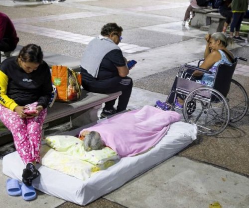 Njerëzit në Venezuelë detyrohen të flenë në rrugë pas tërmetit