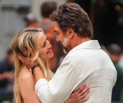 Nga xhirimet e “Hello & Paris” - puthje pasionante mes Kate Hudson dhe Javier Bardem