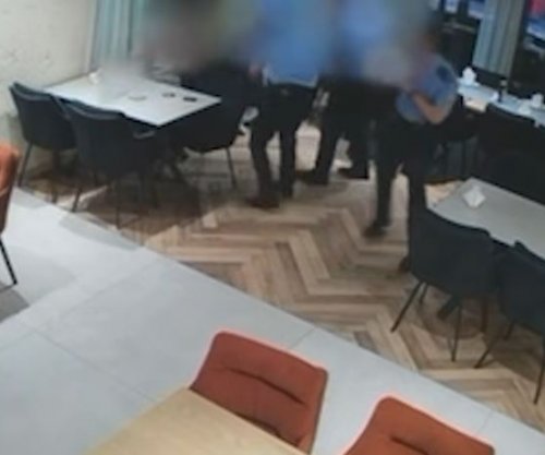 I dyshuari vetplagoset në prani të policisë, në rast e përfshirë një zyrtare policore [video]