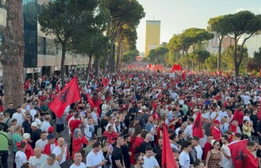 Protesta e 26-të në Tiranë, qytetarët kërkojnë dorëheqje e Edi Ramës