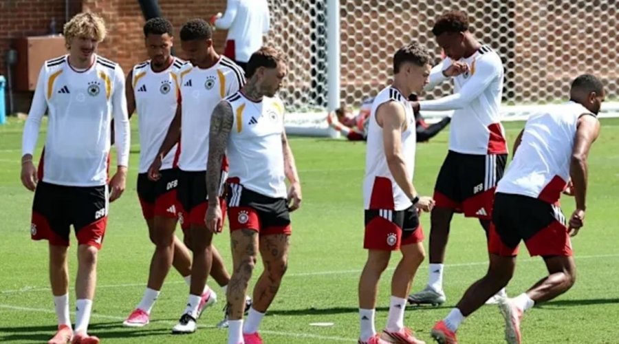 man-utd-ne-bisedime-per-transferimin-e-lojtarit-qe-po-shkelqen-me-gjermanine-ne-boteror