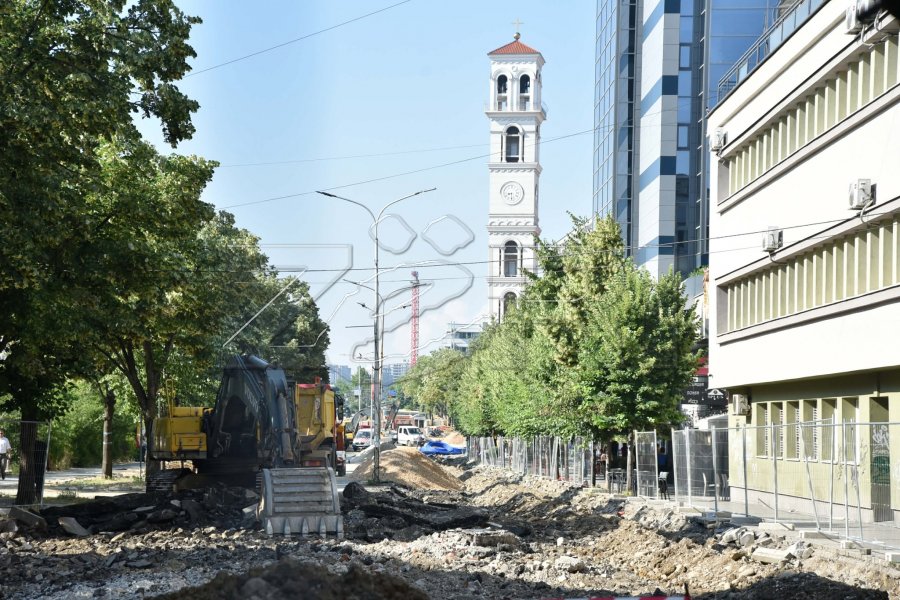  Po betonizohet Prishtina   Sveçla kritikon ndërhyrjet në sheshin  Xhorxh Bush 