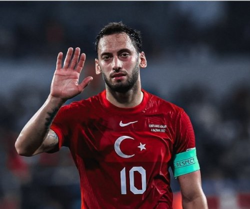 Çalhanoglu merr përgjegjësinë pas eliminimit të Turqisë në Botëror
