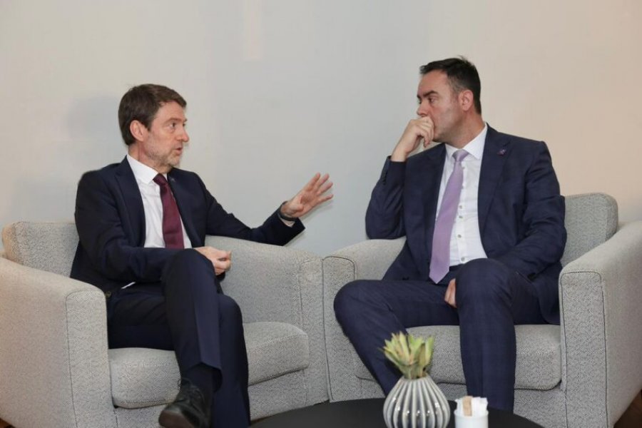 Hoxha e Konjufca takohen në Forumin e Dubrovnikut  flasin për  koordinim të ngushtë  për rrugën drejt BE së