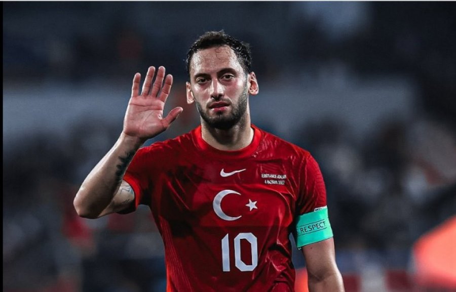 Çalhanoglu merr përgjegjësinë pas eliminimit të Turqisë në Botëror