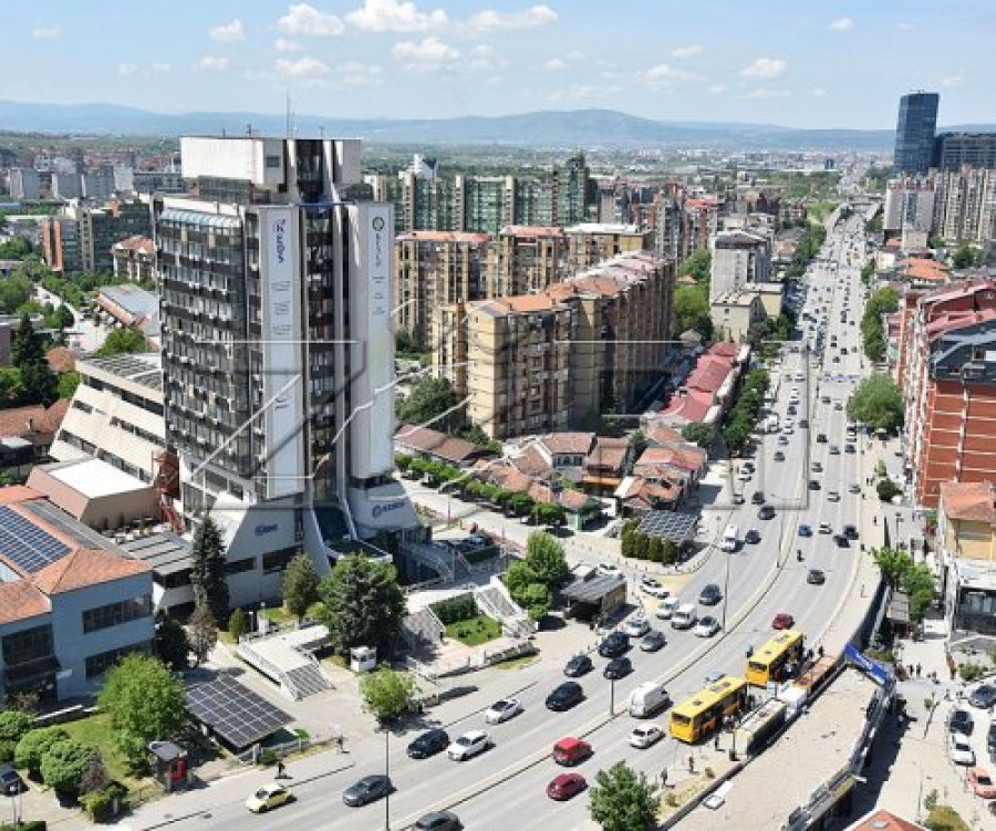 Qytetarët ankohen për trotinetet elektrikë  Po rrezikohet siguria në kryeqytet