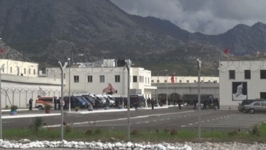 Ishte në të njëjtën qeli me të birin  vdes i paraburgosuri në Shkodër