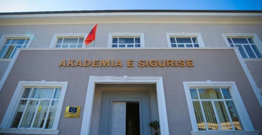 helmimi-i-64-studenteve-te-akademise-se-sigurise-ne-shqiperi-si-dolen-analizat