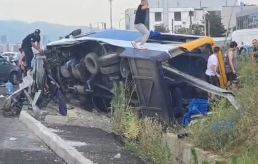 Policia njoftoi për dy të vdekur nga aksidenti i autobusit në Shqipëri  konfirmohet vetëm një