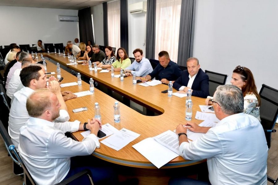 Kryesia e PDK së diskuton zgjedhjet e brendshme dhe procesin në Hagë  Presim vendim lirues për ish krerët e UÇK së