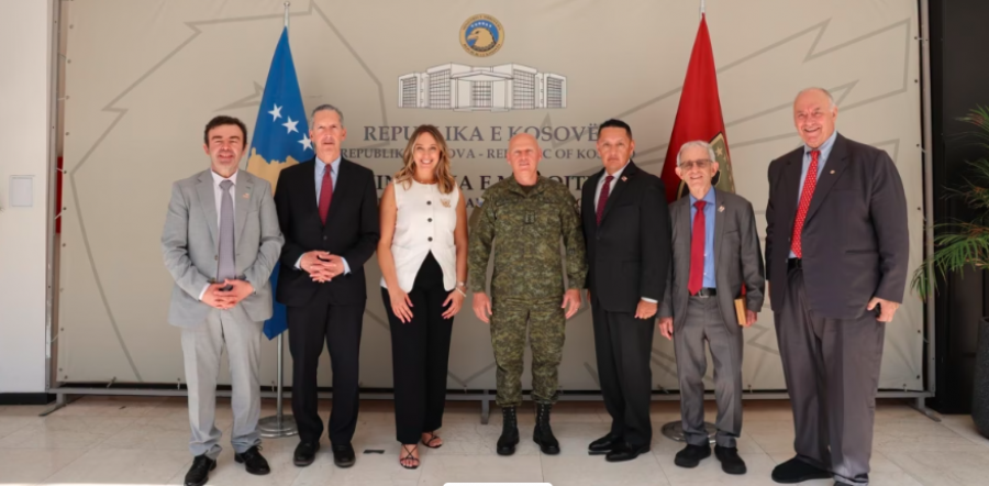 Komandanti i FSK së pret në takim delegacionin amerikan të kryesuar nga Daniel Serwer