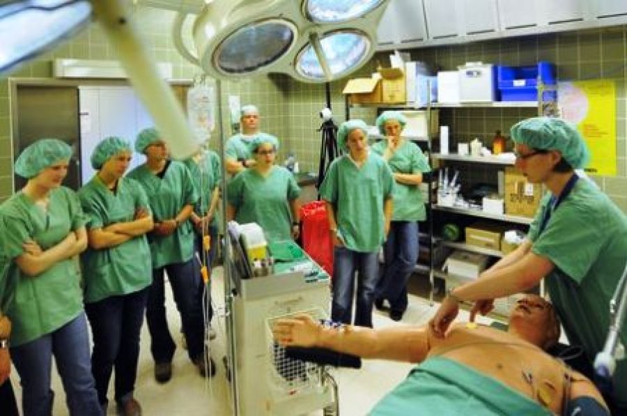 Zvicër  Kërkohen më shumë vende për studentë të mjekësisë