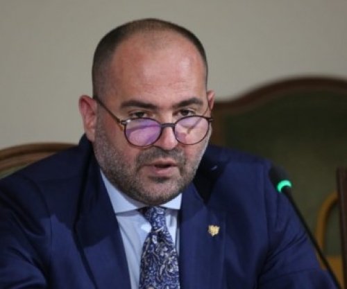 1500 shqiptarë në Dubai, ambasadori Kurtezi: Nuk ka vend për panik