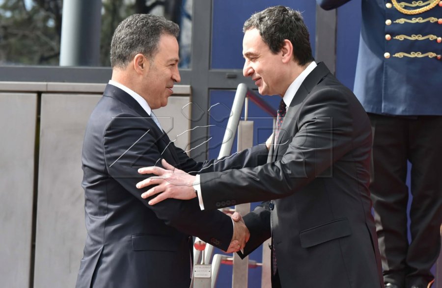 Kryeministri Kurti pret në takim kryeparlamentarin e Shqipërisë, Peleshi