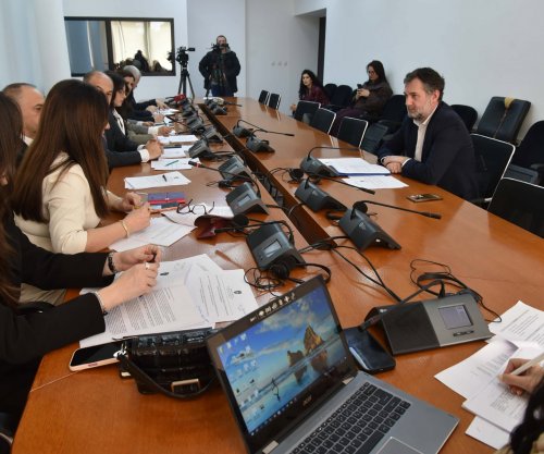 Ministri Çeku, në Komisionin për Arsim