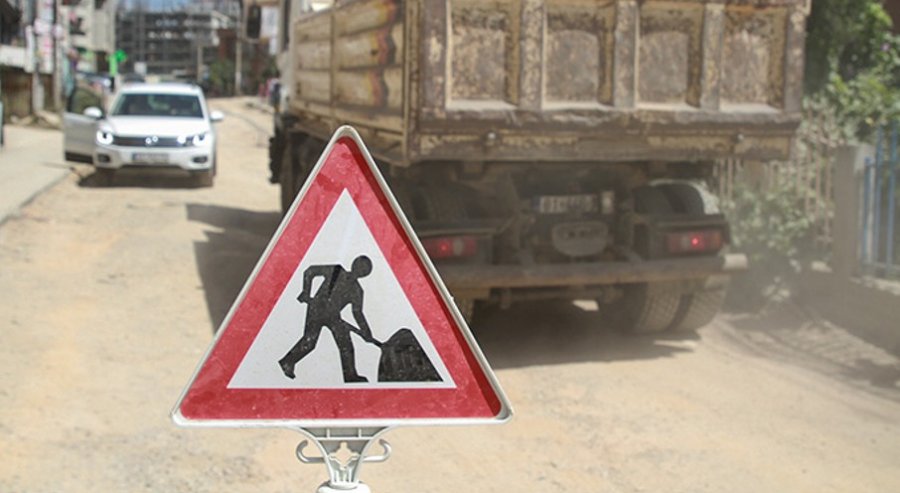 Ministria e Infrastrukturës njofton se nesër ndërpritet qarkullimi në këtë rrugë