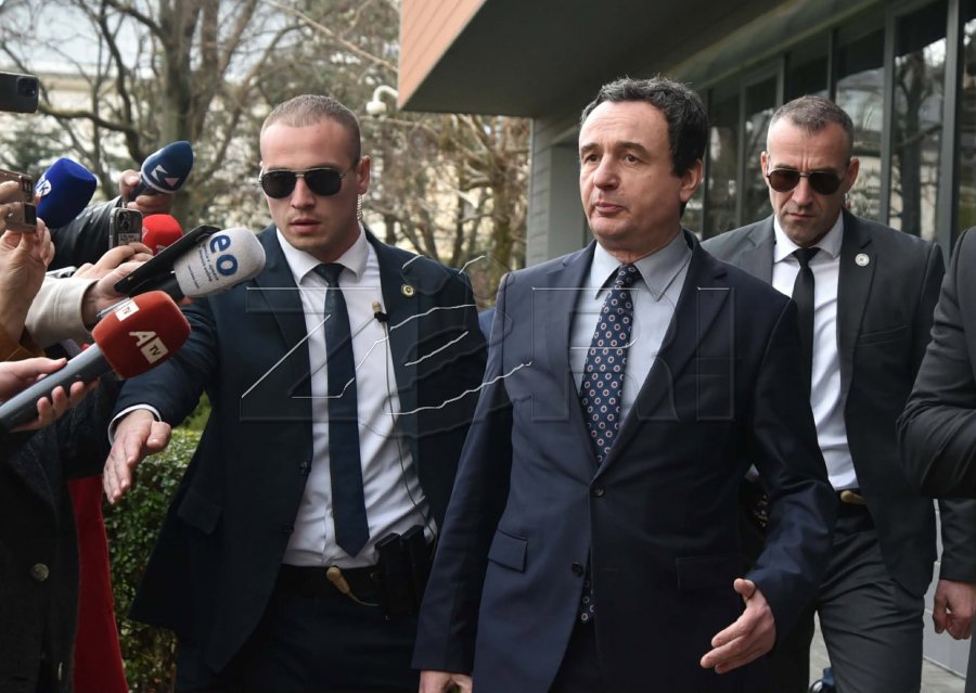 Kurti në Kuvend  mbledh Grupin Parlamentar të LVV së