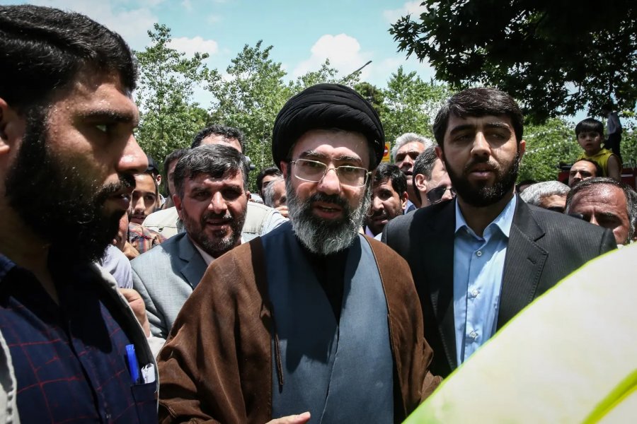 I biri i Khamaneit zëvendëson të atin në postin e liderit suprem  thonë mediat iraniane