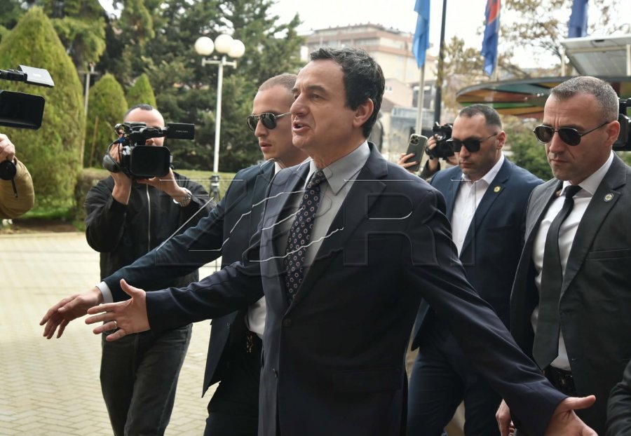  Jam kureshtar aq sa ju   Kurti u përgjigjet gazetarëve për presidentin