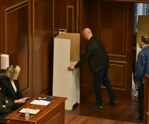 Me vetëm 66 deputetë, Haxhiu vijon seancën për zgjedhjen e presidentit