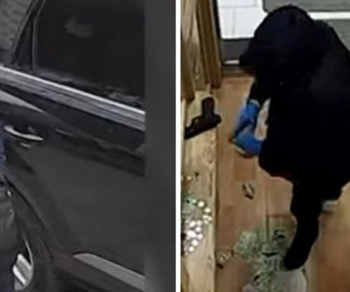 Me pistoletë në dorë, duke goditur derën me shkelma – pamje nga grabitja në Tiranë [video]