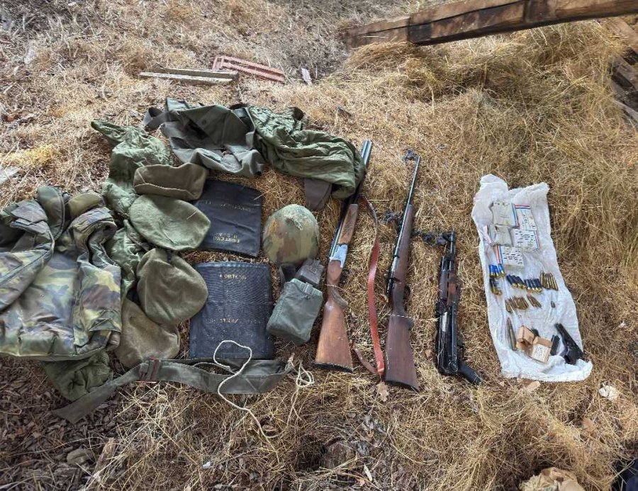 Policia gjen armë dhe municion në një shtëpi të braktisur në Leposaviq