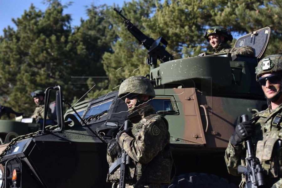 FSK-ja rreshton kuadratet në kazermën “Adem Jashari” për nder të Epopesë së UÇK-së