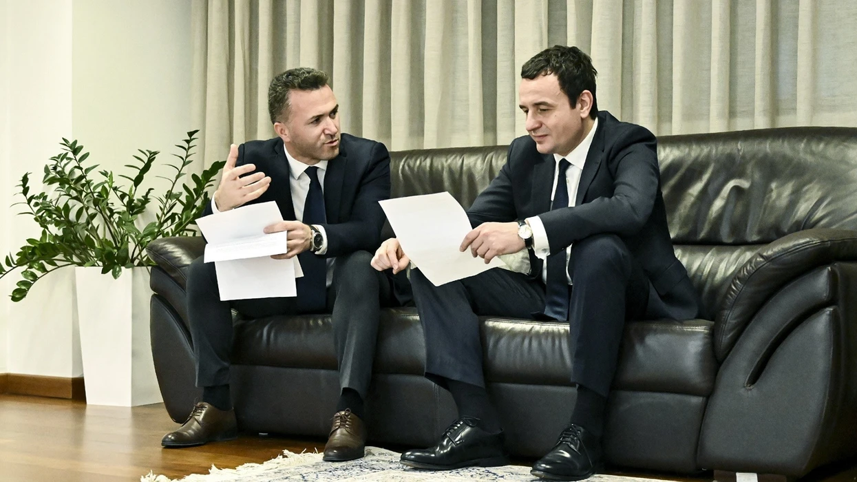 Këshilltari i Kurtit  Vetëvendosja nuk ia ka borxh Vjosa Osmanit ta bëjë presidente