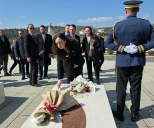 Presidentja Osmani bën homazhe në Prekaz